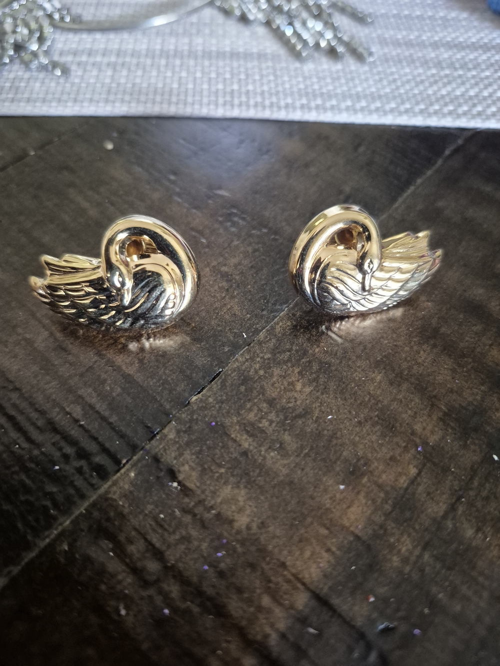Gold‎ Swan Stud Earrings